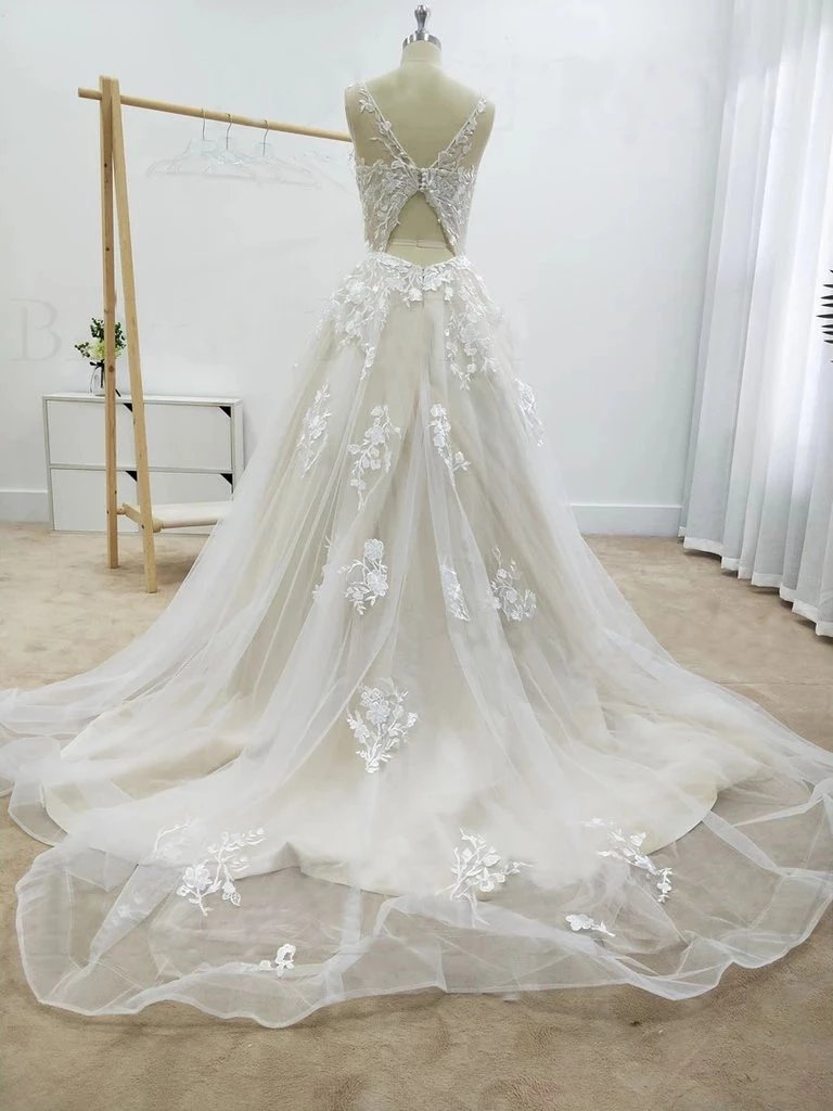 Tulle A Line Round Neckline Floral Appliques Beach Wedding Bridal Dresses